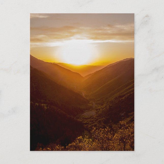 Sonnenuntergang über der Berglandschaft Postkarte (Vorderseite)