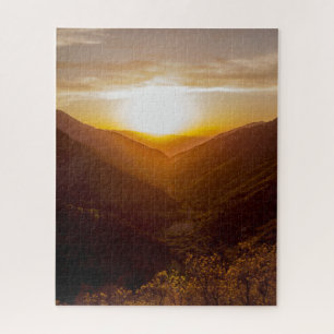 Sonnenuntergang über der Berglandschaft Puzzle