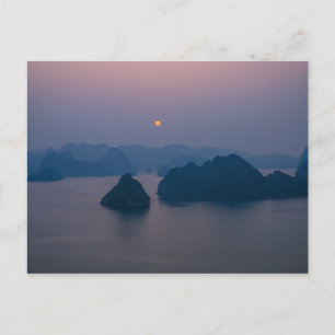 Sonnenuntergang über der Halong-Bucht - Vietnam, A Postkarte