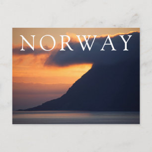 Sonnenuntergang über der Küstenlinie von Alesund Postkarte