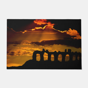 Sonnenuntergang über der Ruinen-Bodenmatte Fußmatte
