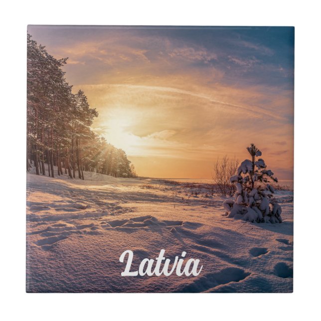 Sonnenuntergang über der schneebedeckten Winterküs Fliese (Vorderseite)