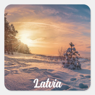 Sonnenuntergang über der schneebedeckten Winterküs Quadratischer Aufkleber