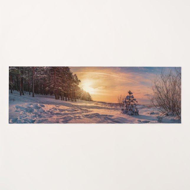 Sonnenuntergang über der schneebedeckten Winterküs Yogamatte (Vorderseite (Horizontal))