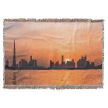 Sonnenuntergang über der Stadt am Meer - Aquarell