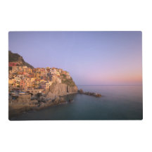 Sonnenuntergang über Manarola Dorf in Cinque Terre