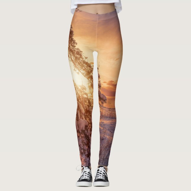 Sonnenuntergang über Meer und schneebedeckter Kief Leggings (Vorderseite)