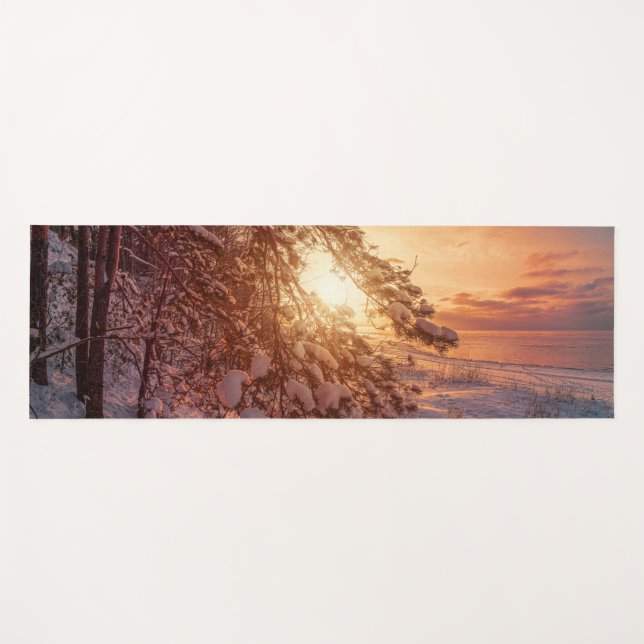 Sonnenuntergang über Meer und schneebedeckter Kief Yogamatte (Vorderseite (Horizontal))