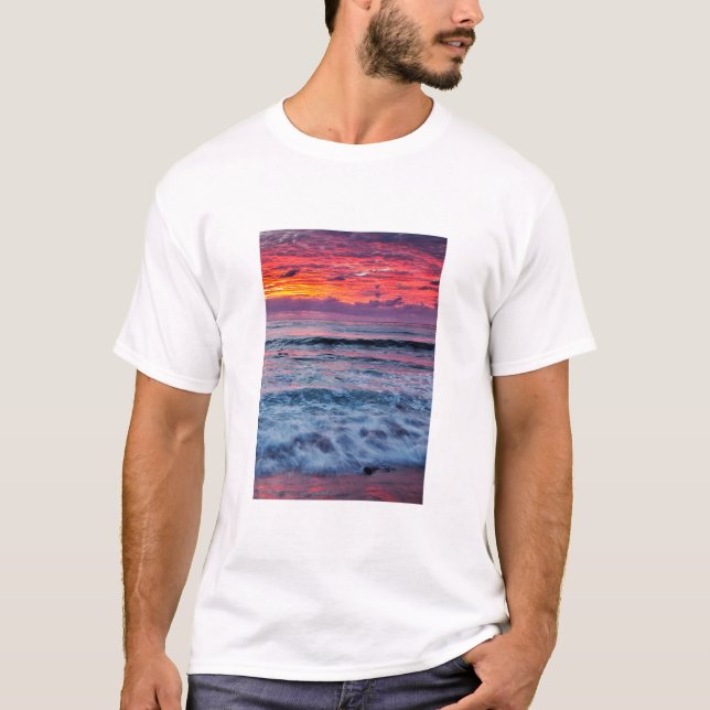 Sonnenuntergang über Meereswellen, Kalifornien T-Shirt (Vorderseite)