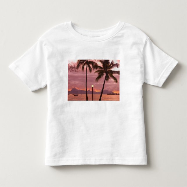 Sonnenuntergang über Moorea vom Sofitel Maeva Beac Kleinkind T-shirt (Vorderseite)