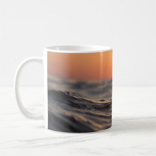 Sonnenuntergang über nahem Wasser Kaffeetasse (Links)
