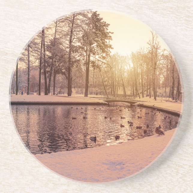 Sonnenuntergang über Park mit einem kleinen eisige Getränkeuntersetzer (Vorne)