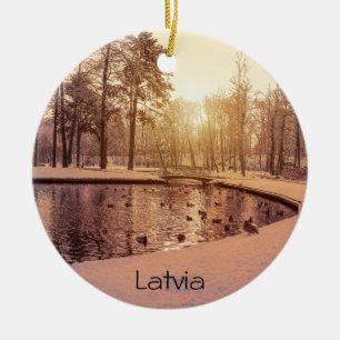 Sonnenuntergang über Park mit einem kleinen eisige Keramik Ornament