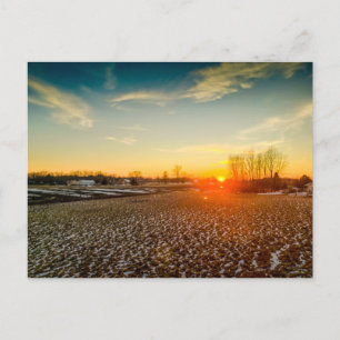 Sonnenuntergang über schneebedeckten Bauernhöfen,  Postkarte