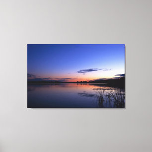 Sonnenuntergang über See Wabamun mit Gras Leinwanddruck