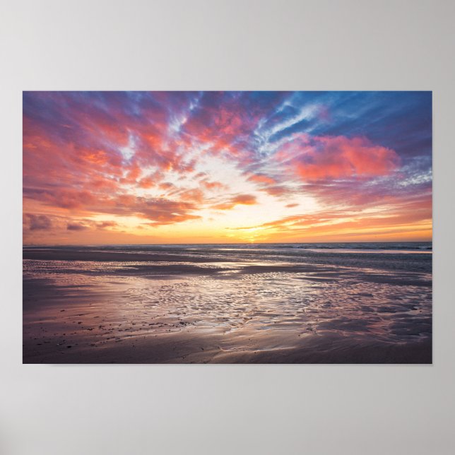 Sonnenuntergang über Strand und Meer Poster (Vorne)