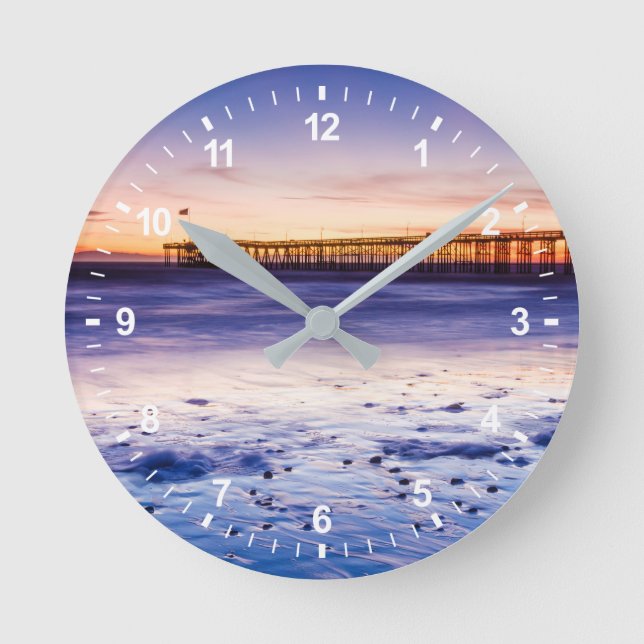 Sonnenuntergang über Ventura Pier und Strand Runde Wanduhr (Vorderseite)