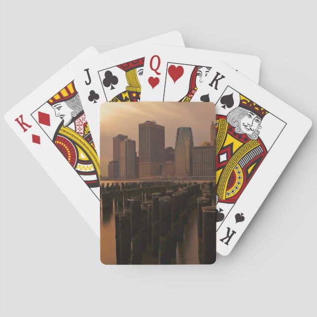 Sonnenuntergang während stürmischer Himmel über Os Spielkarten (Rückseite)