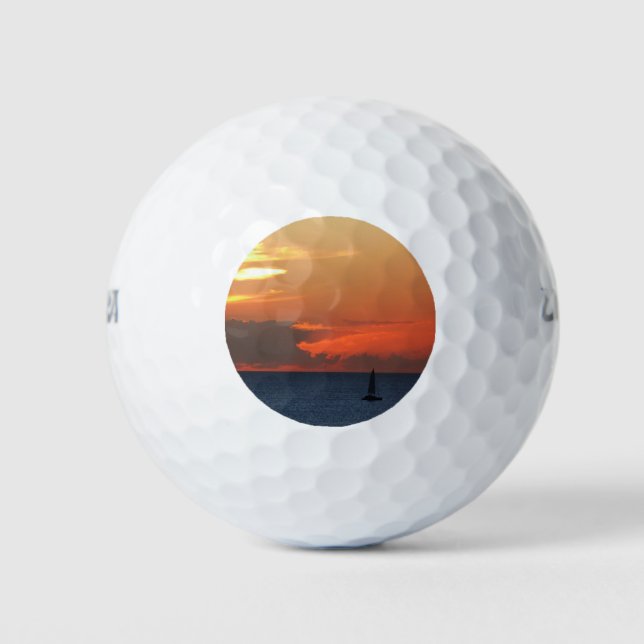 Sonnenuntergang Wolken und Segelboot Seascape Golfball (Vorderseite)