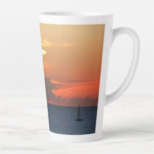 Sonnenuntergang Wolken und Segelboot Seascape Milchtasse