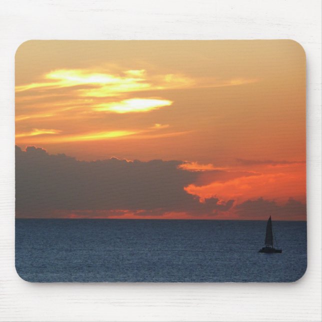 Sonnenuntergang Wolken und Segelboot Seascape Mousepad (Vorne)