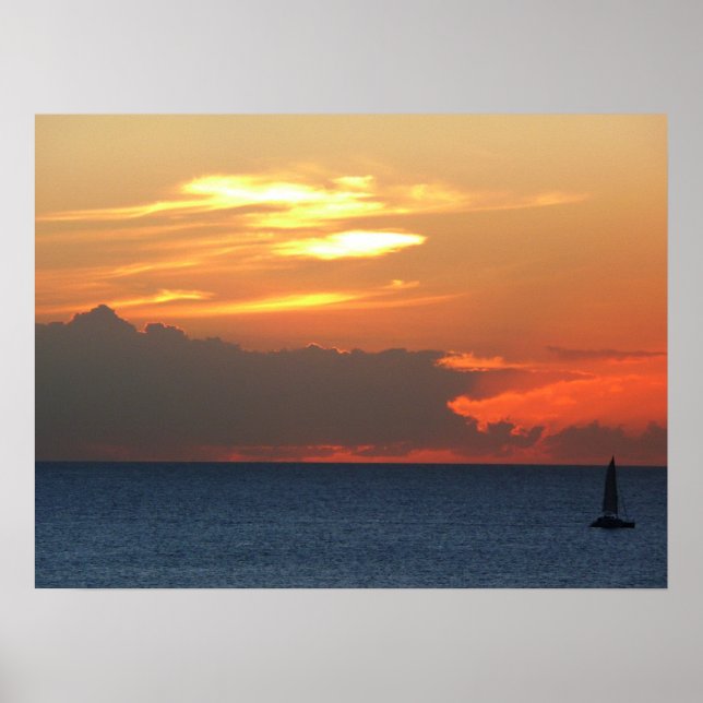 Sonnenuntergang Wolken und Segelboot Seascape Poster (Vorne)