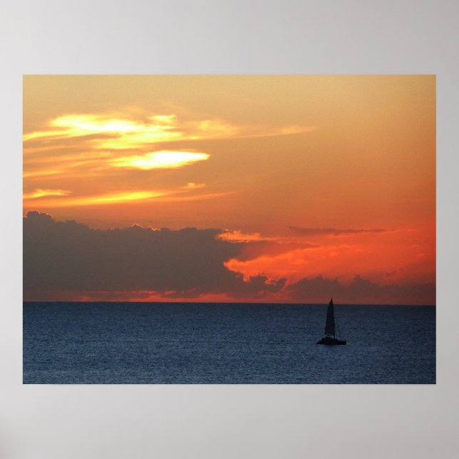 Sonnenuntergang Wolken und Segelboot Seascape Poster (Vorne)