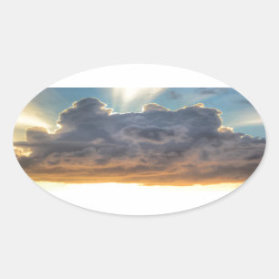 Sonnenuntergänge durch Sturmwolken Ovaler Aufkleber