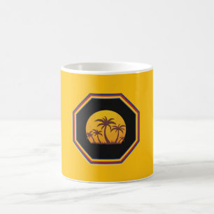 Sonnenuntergangs Szene Mit Palmen In Einem 7 Eckig Kaffeetasse