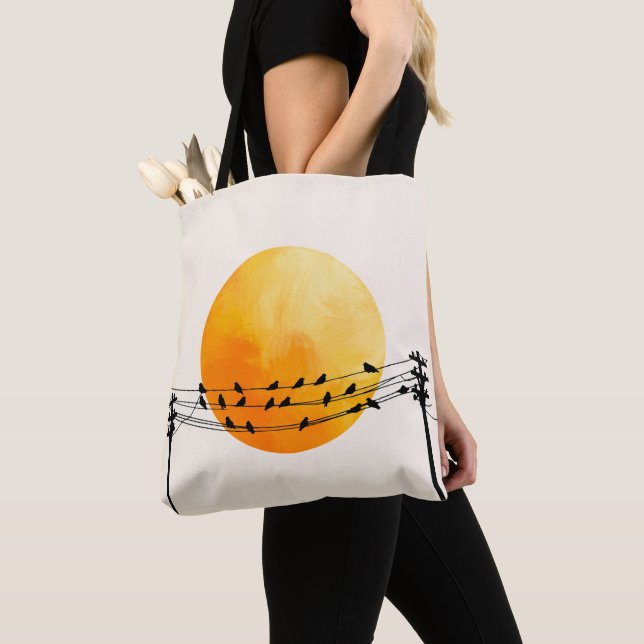 Sonnenuntergangs-Vögel auf Leitungen Minimalistisc (Von Nahem)