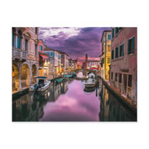 Sonnenuntergangsbild der Kanäle von Venedig in Ita