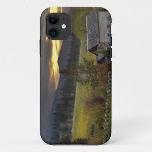 Sonnenuntergangshimmel über Weinbergen und histori Case-Mate iPhone Hülle