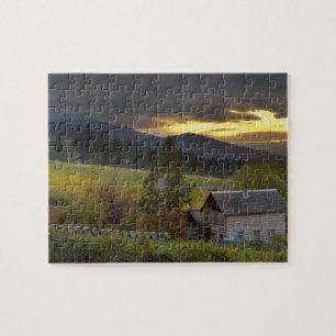 Sonnenuntergangshimmel über Weinbergen und histori Puzzle