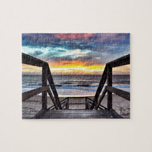 Sonnenuntergangsstrandansicht von rustikaler Holzt Puzzle