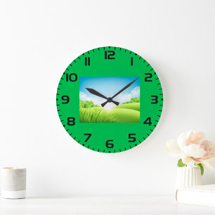 Sonnige grüne Feldlandschaft Große Wanduhr
