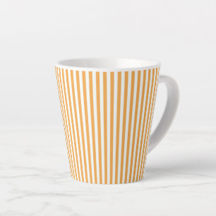 Sonnige orange und weiße vertikale Streifen Ästhet Milchtasse