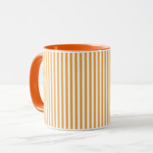 Sonnige orange und weiße vertikale Streifen Ästhet Tasse