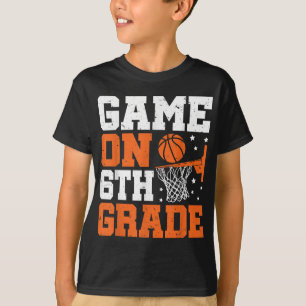 Sonnige Spiele auf dem sechsten Grade Basketball e T-Shirt