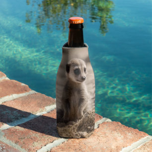 "Sonnige Tage: Baby Meerkat's Beach Adventure" Flaschenkühler