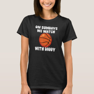 Sonntags beobachten wir mit Daddy Basketball Famil T-Shirt