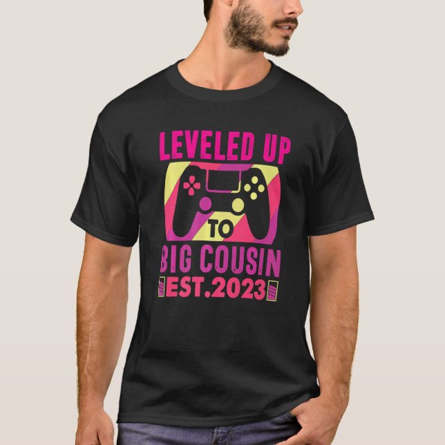 Soon To Be Cousin 2023 Gamer Girl Leveled Up Big C T-Shirt (Vorderseite)
