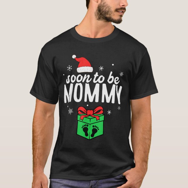 Soon To Be Mommy Christmas Funny Pregnancy Announc T-Shirt (Vorderseite)
