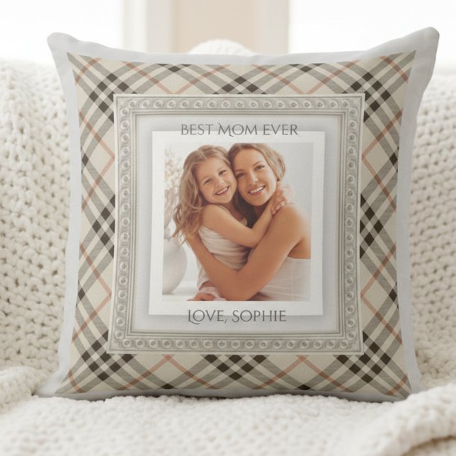 Sophisticated Modern Farmhouse Best Mom Photo Kissen (Ideal gift for the mom who loves warm minimalism and classic textures)