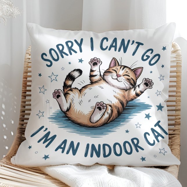 "Sorry I Can't Go, I'm an Indoor Cat" Funny Kissen ("Sorry I Can't Go, I'm an Indoor Cat" Funny Throw Pillow in a sunny boho neutral rattan chair)