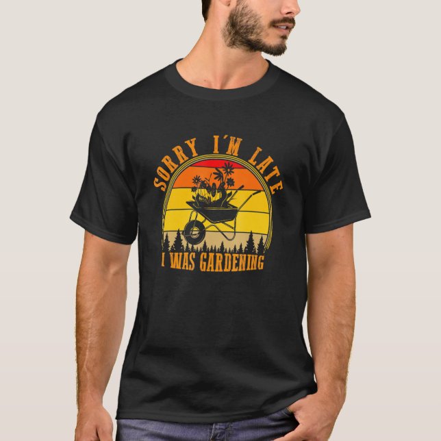 Sorry I Late I Garening Retro Style Design T-Shirt (Vorderseite)