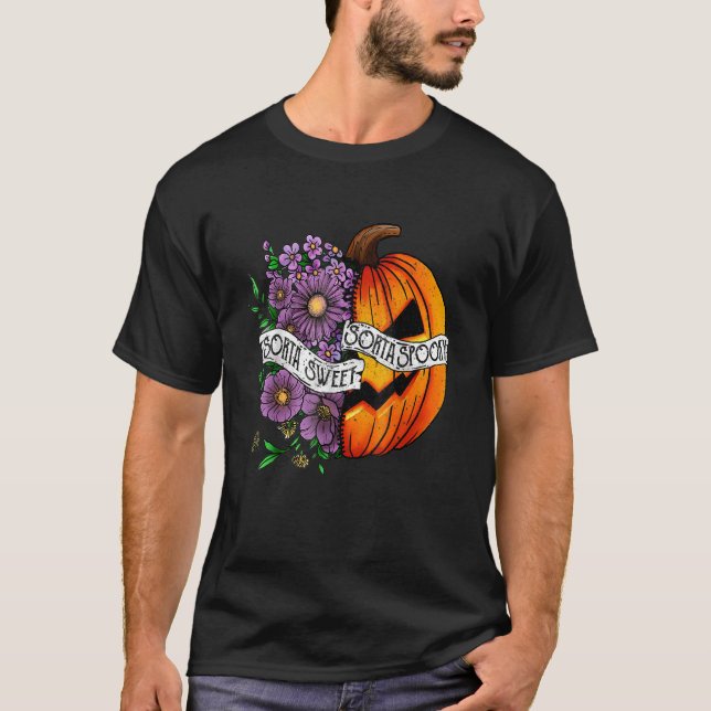 Sorta Sweet Sorta Spooky Halloween Pumpkin Blume T-Shirt (Vorderseite)