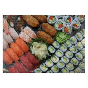 Sortiment japanischer Sushi-Favoriten Schneidebrett