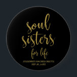 Soul Sisters for Life Glitzer Bachelorette Button<br><div class="desc">Ein elegantes,  modernes Design,  das den Text "Soul Sisters for Life" in einem extrovertierten Script-Schriftart enthält,  die Glitzer-Textur fügt eine festliche und glamouröse Touch hinzu. Sie können die Hintergrundfarbe nach Ihren Wünschen und Vorlieben anpassen,  bitte kontaktieren Sie mich,  wenn Sie eine spezielle Anfrage haben.</div>