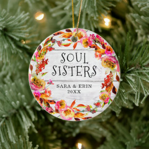 Soul Sisters Personalisierte Blumenkranz-Shiplap Keramik Ornament