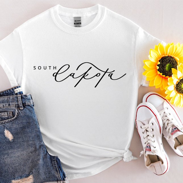 South Dakota Script Staat Frauen T - Shirt (Von Creator hochgeladen)